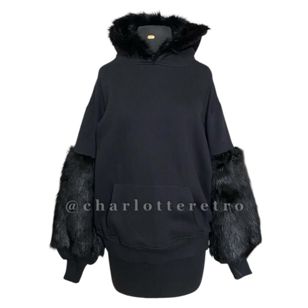 NWT • Oversized Fur Hoodie Sweatshirt (48)